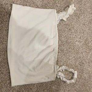 ROMWE WHITE RUFFLE TOP SIZE LARGE